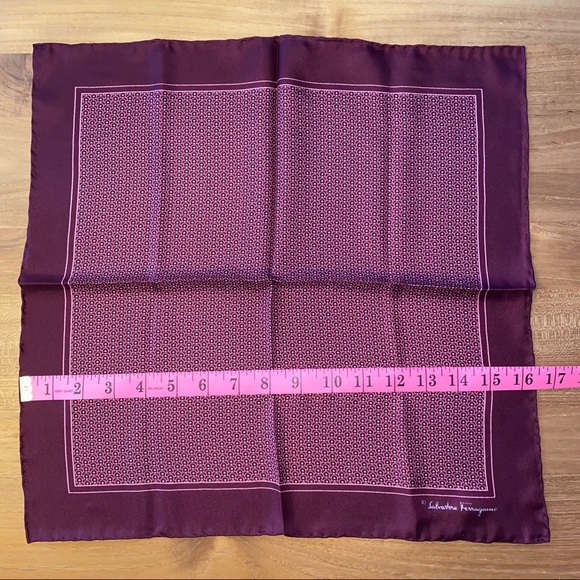 Salvatore Ferragamo pocket square - Picture 3 of 7